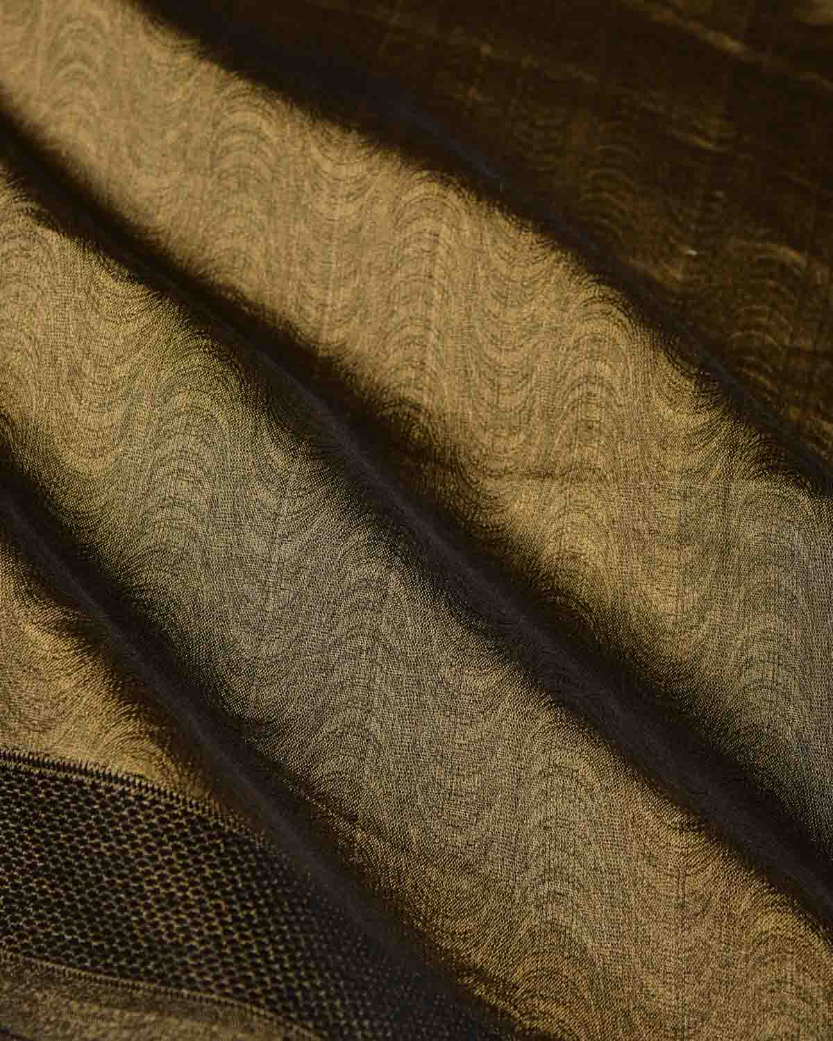 Metallic Gold WATERMARK Illusion Waves Tanchoi Handwoven Kora Tissue Banarasi Saree