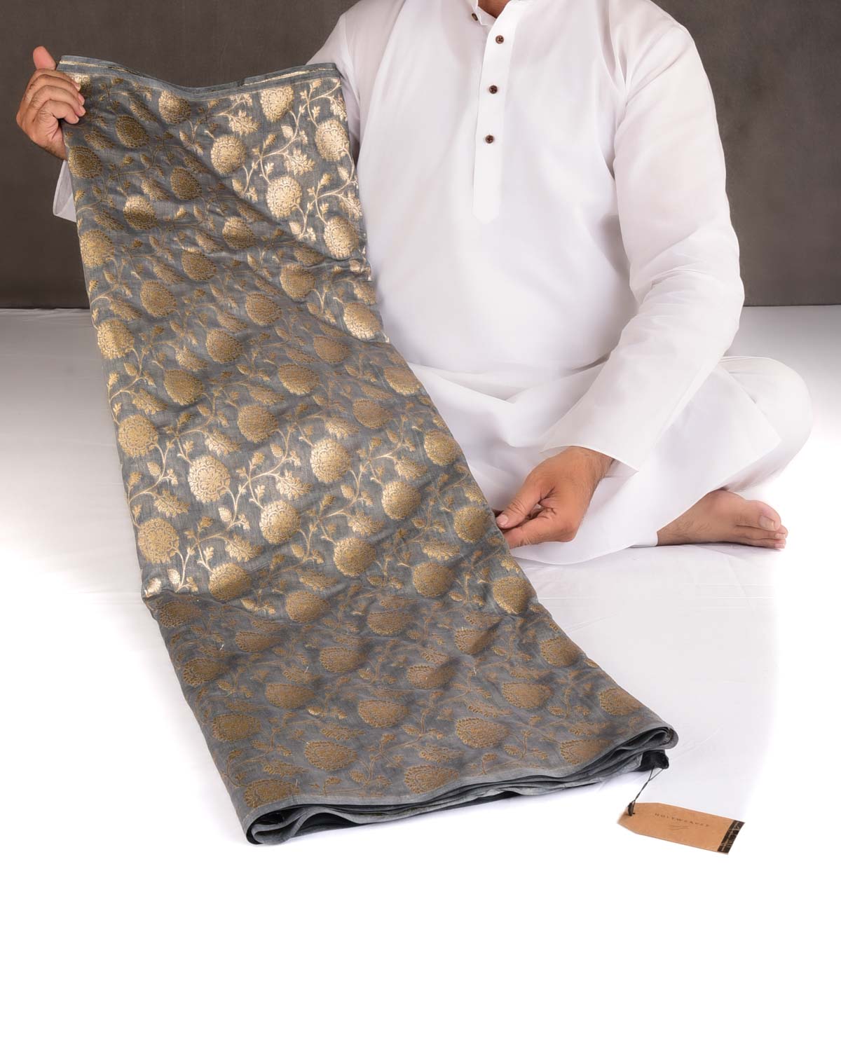 Gray Dye Gold Zari Floral Jaal Cutwork Brocade Woven Cotton Silk Banarasi Saree