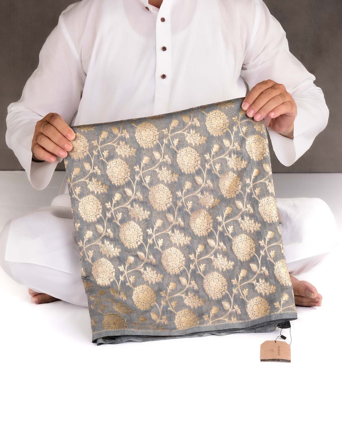 Gray Dye Gold Zari Floral Jaal Cutwork Brocade Woven Cotton Silk Banarasi Saree