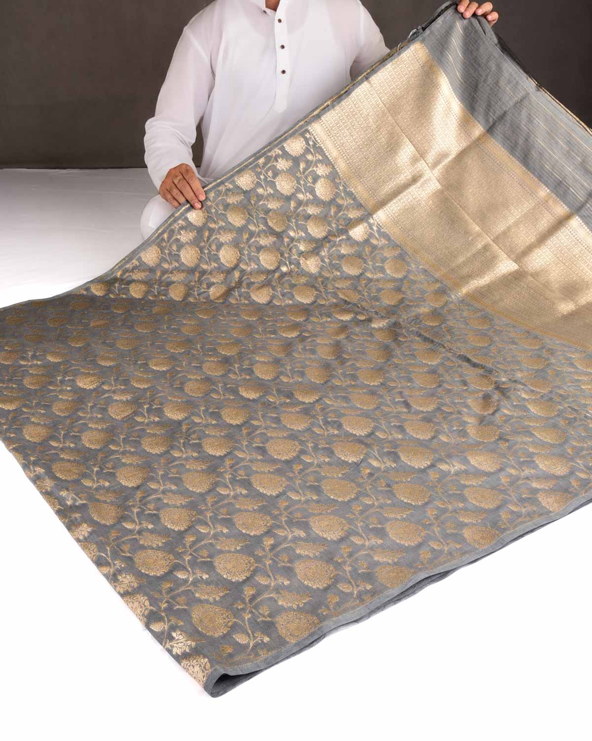 Gray Dye Gold Zari Floral Jaal Cutwork Brocade Woven Cotton Silk Banarasi Saree