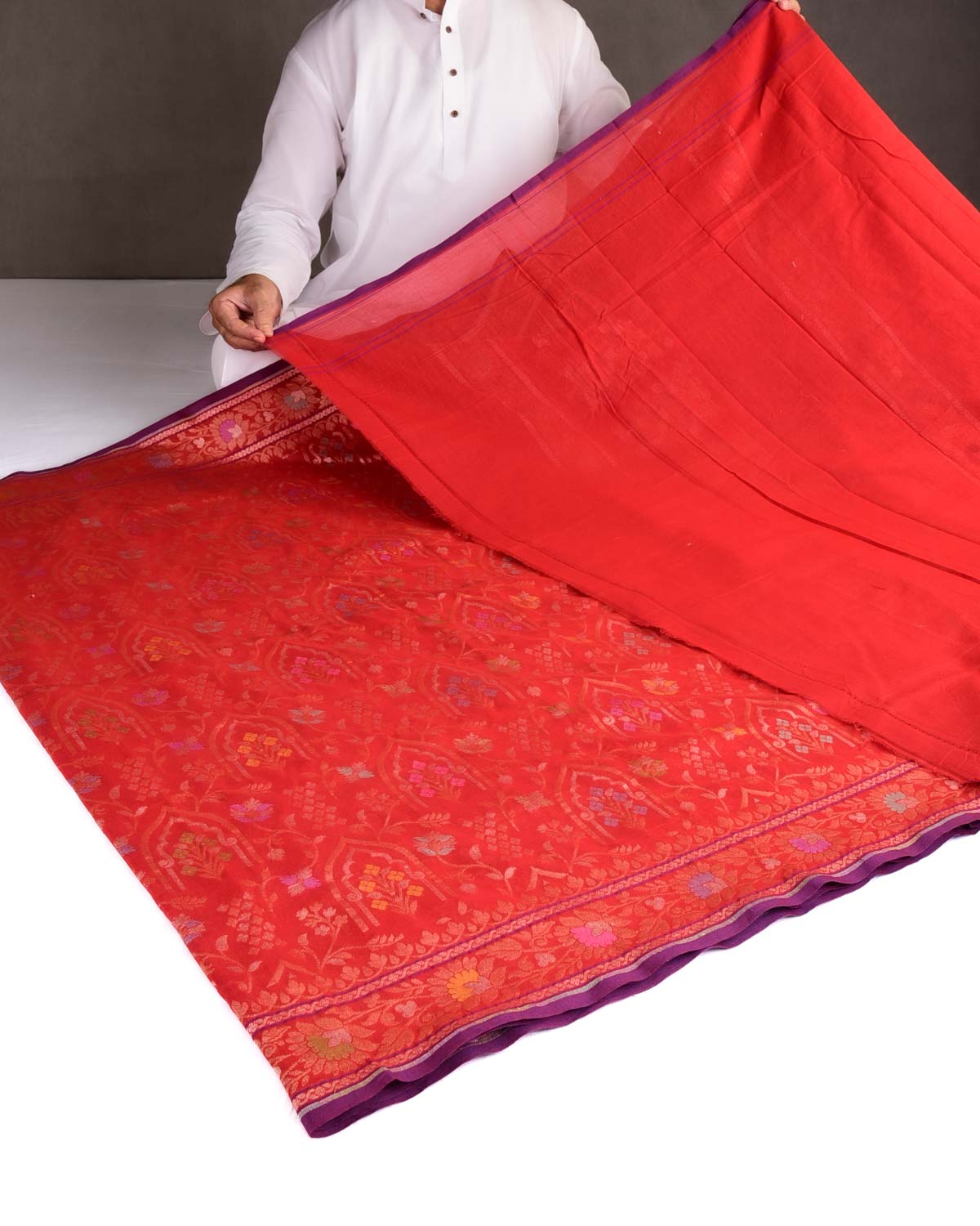 Red Raktambari Gold & Silver Zari & Meenekari Jaal Cutwork Brocade Handwoven Cotton Banarasi Saree