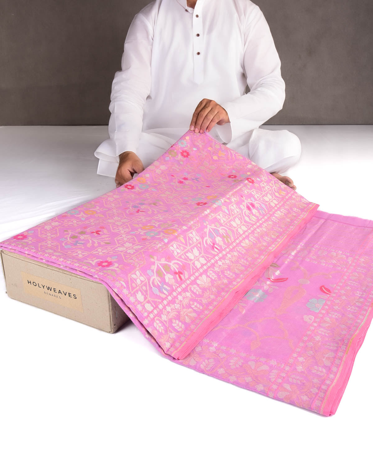 Mauve Padmambari Resham And Zari Jamdani Ektara Cutwork Brocade Handwoven Cotton Banarasi Saree