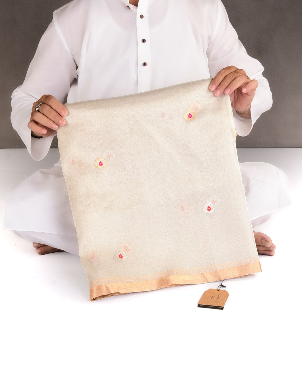 Metallic Ivory White Zari Meenekari Buti Kadhuan Brocade Handwoven Kora Tissue Banarasi Saree-HolyWeaves