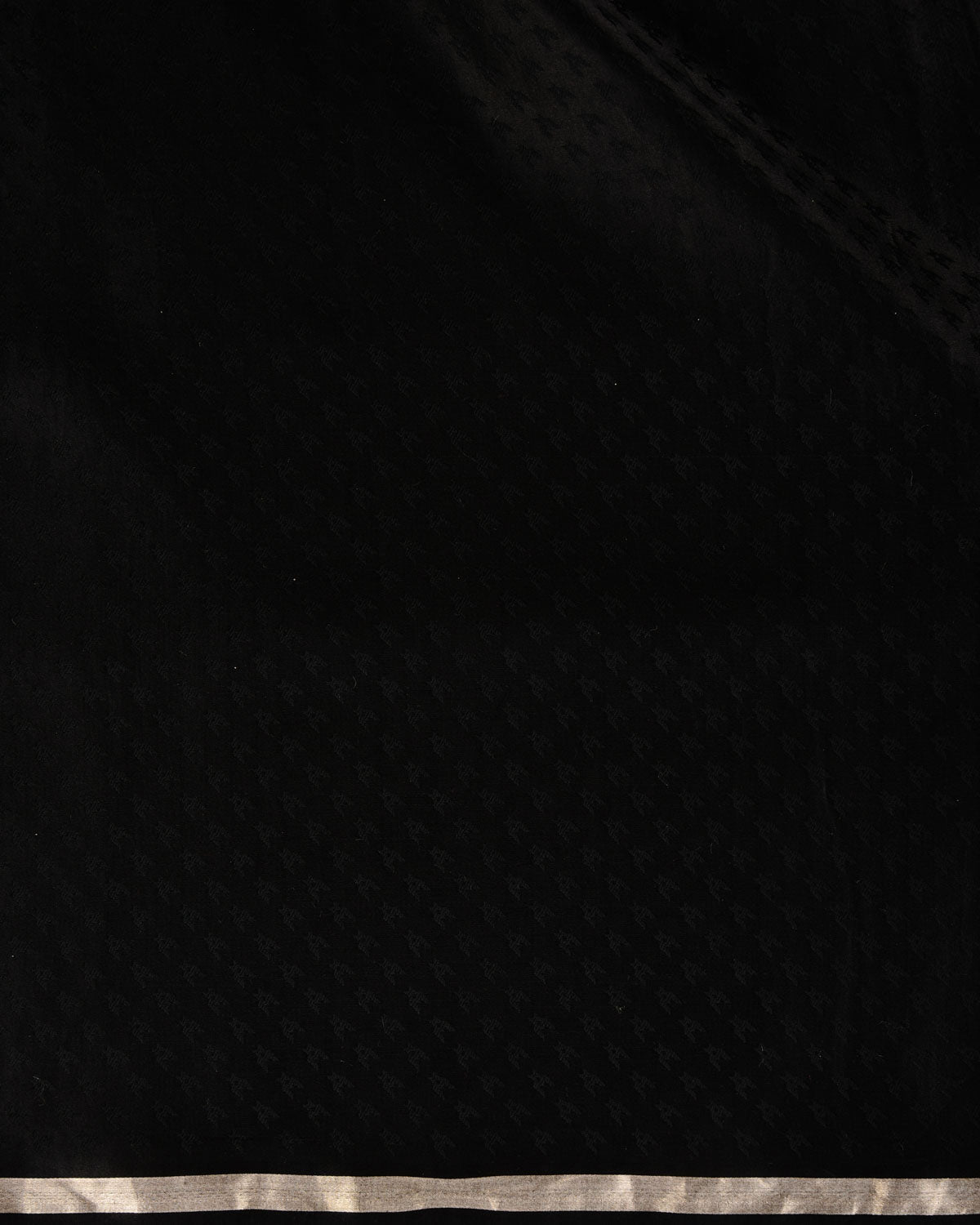 Black Houndstooth Satin Tanchoi Handwoven Katan Silk Banarasi Saree-HolyWeaves