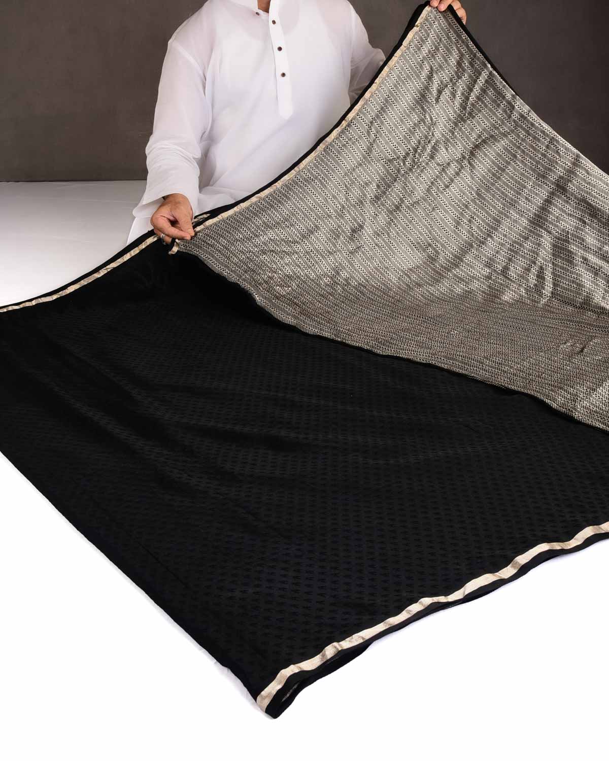 Black Houndstooth Satin Tanchoi Handwoven Katan Silk Banarasi Saree-HolyWeaves