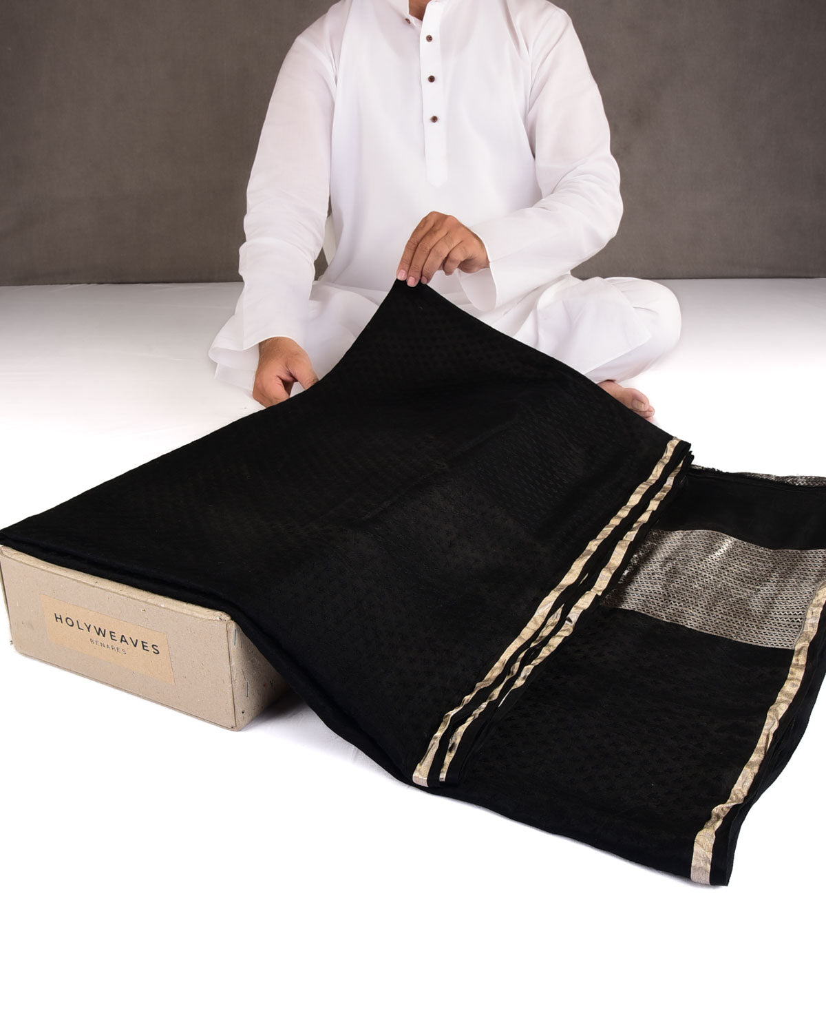 Black Houndstooth Satin Tanchoi Handwoven Katan Silk Banarasi Saree-HolyWeaves