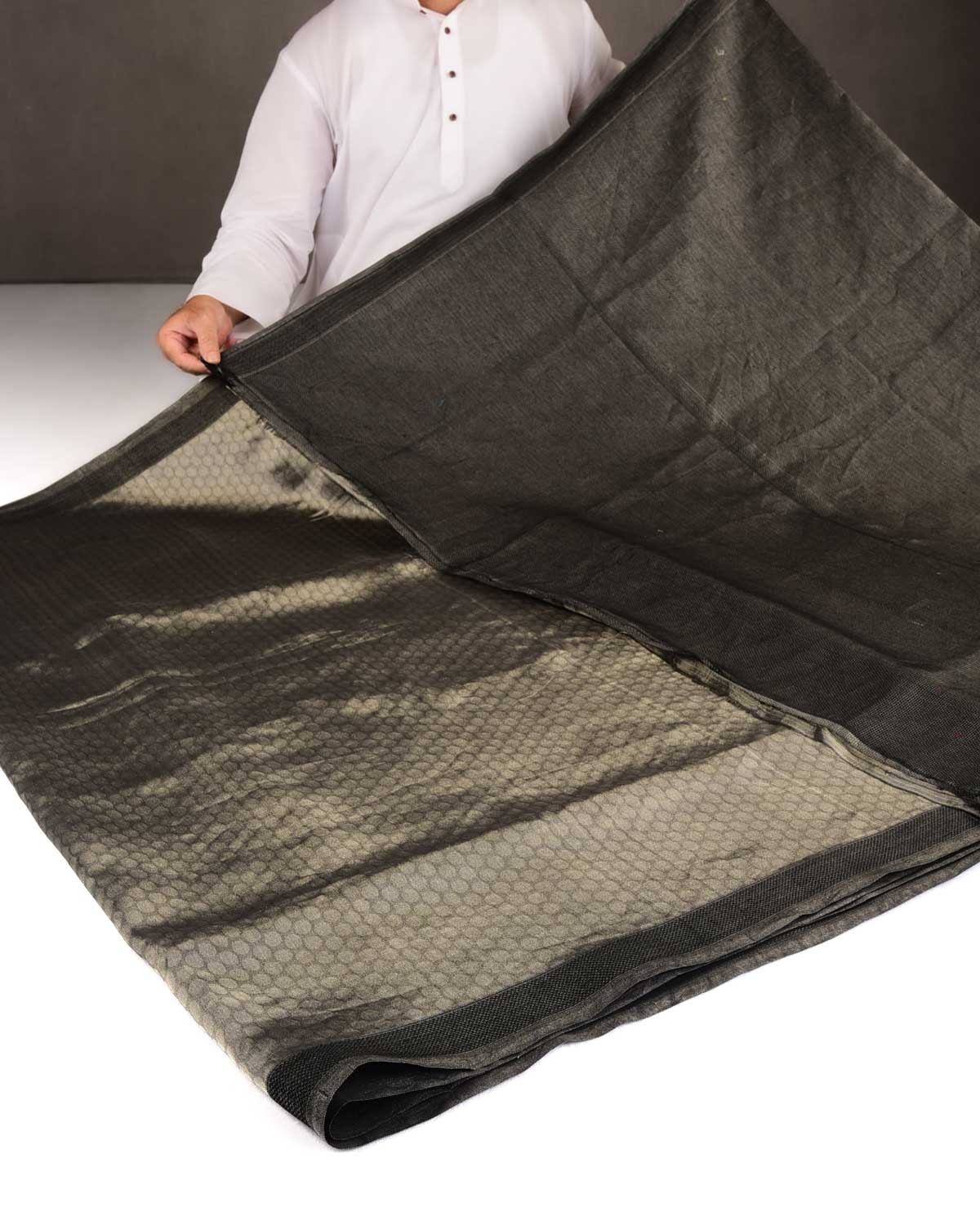 Metallic Silver WATERMARK Polka Dots Tanchoi Handwoven Kora Tissue Banarasi Saree-HolyWeaves