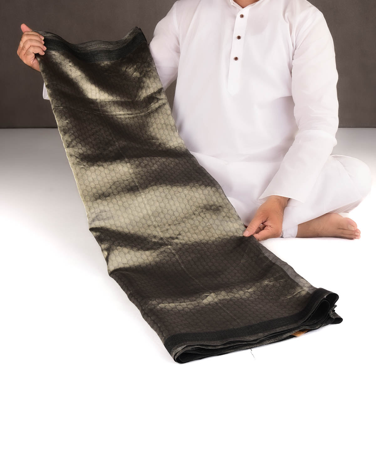 Metallic Silver WATERMARK Polka Dots Tanchoi Handwoven Kora Tissue Banarasi Saree-HolyWeaves
