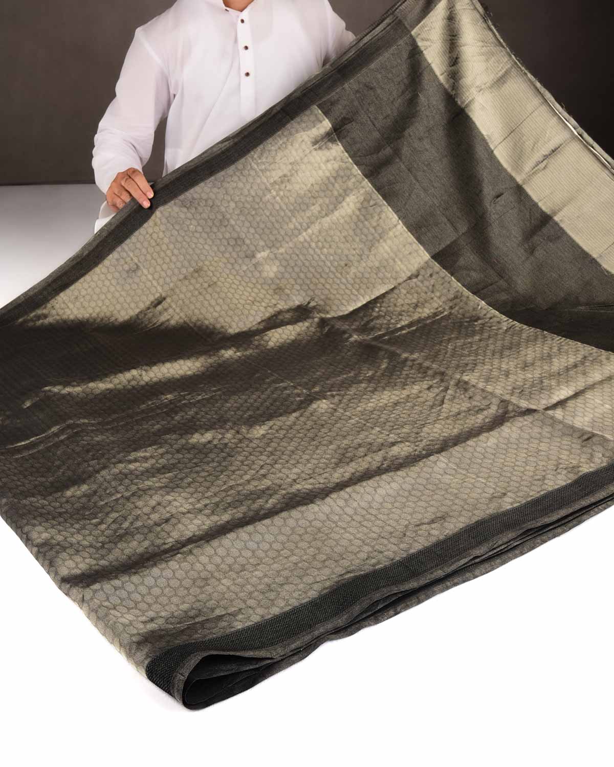 Metallic Silver WATERMARK Polka Dots Tanchoi Handwoven Kora Tissue Banarasi Saree-HolyWeaves