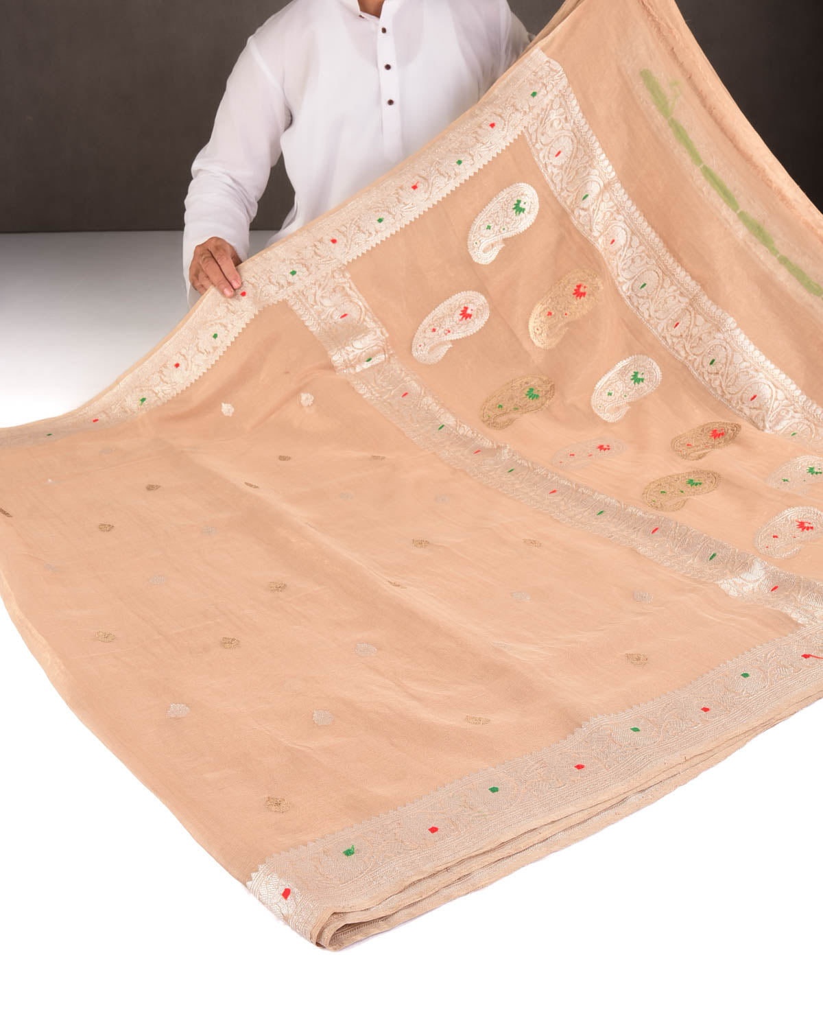 Metallic Beige Gold & Silver Zari Buti Kadhuan Brocade Handwoven Tissue Georgette Banarasi Saree with Meenekari Border Pallu